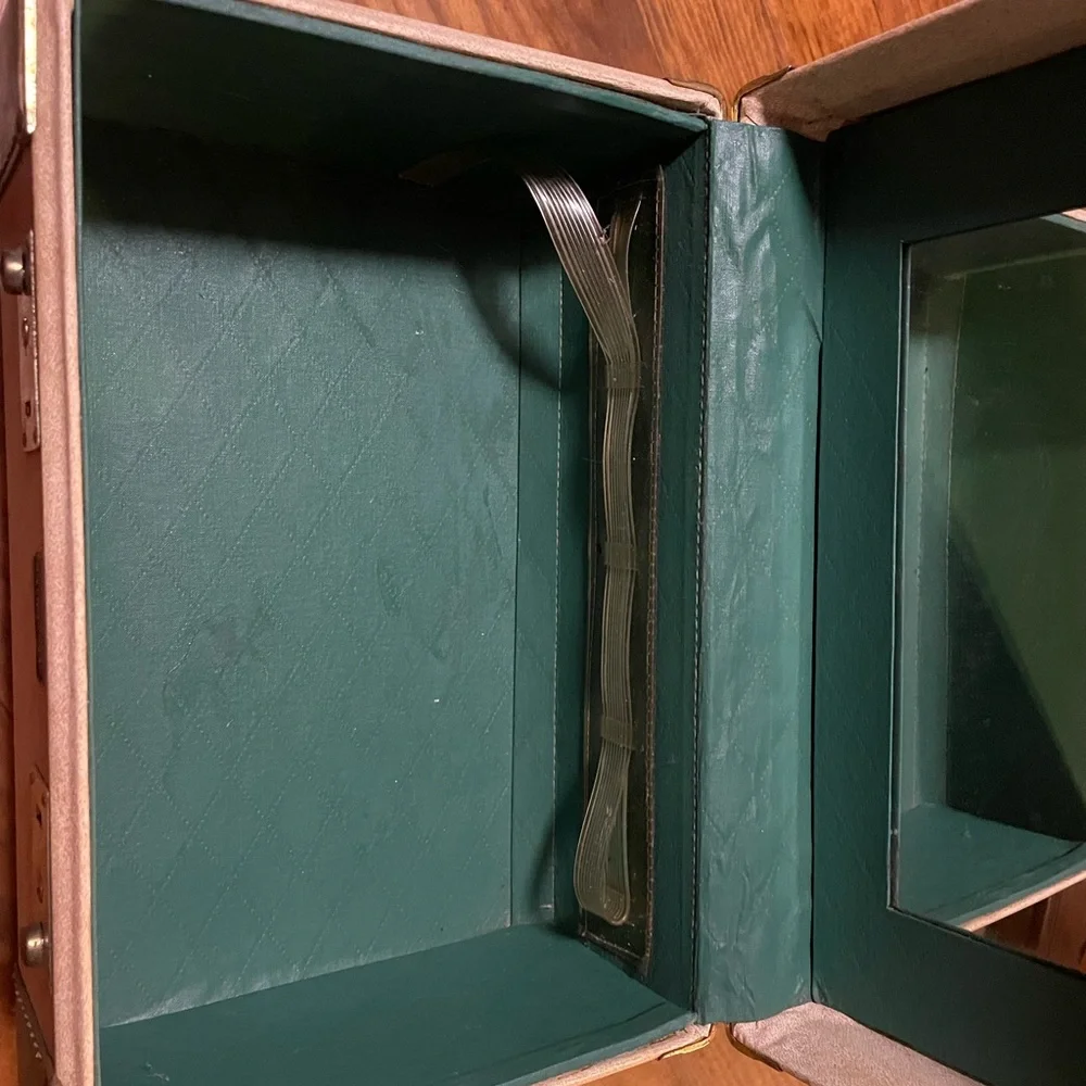 Vintage Retro 50’s 60’s Globester Train Case travel decor unique rare